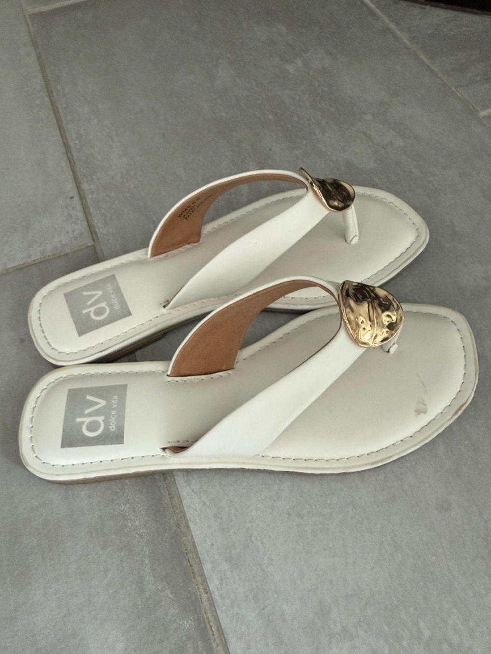 DV by Dolce Vita White Leather Toe-Post Sandals with Gold Ornament - Picture 2 of 4